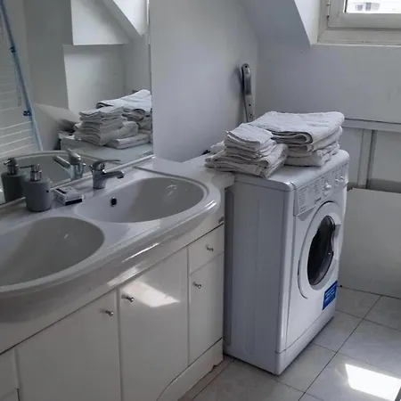 Spacieux Apparemment Au Centre De Chic Διαμέρισμα