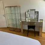 Spacieux Apparemment Au Centre De Chic Paris
